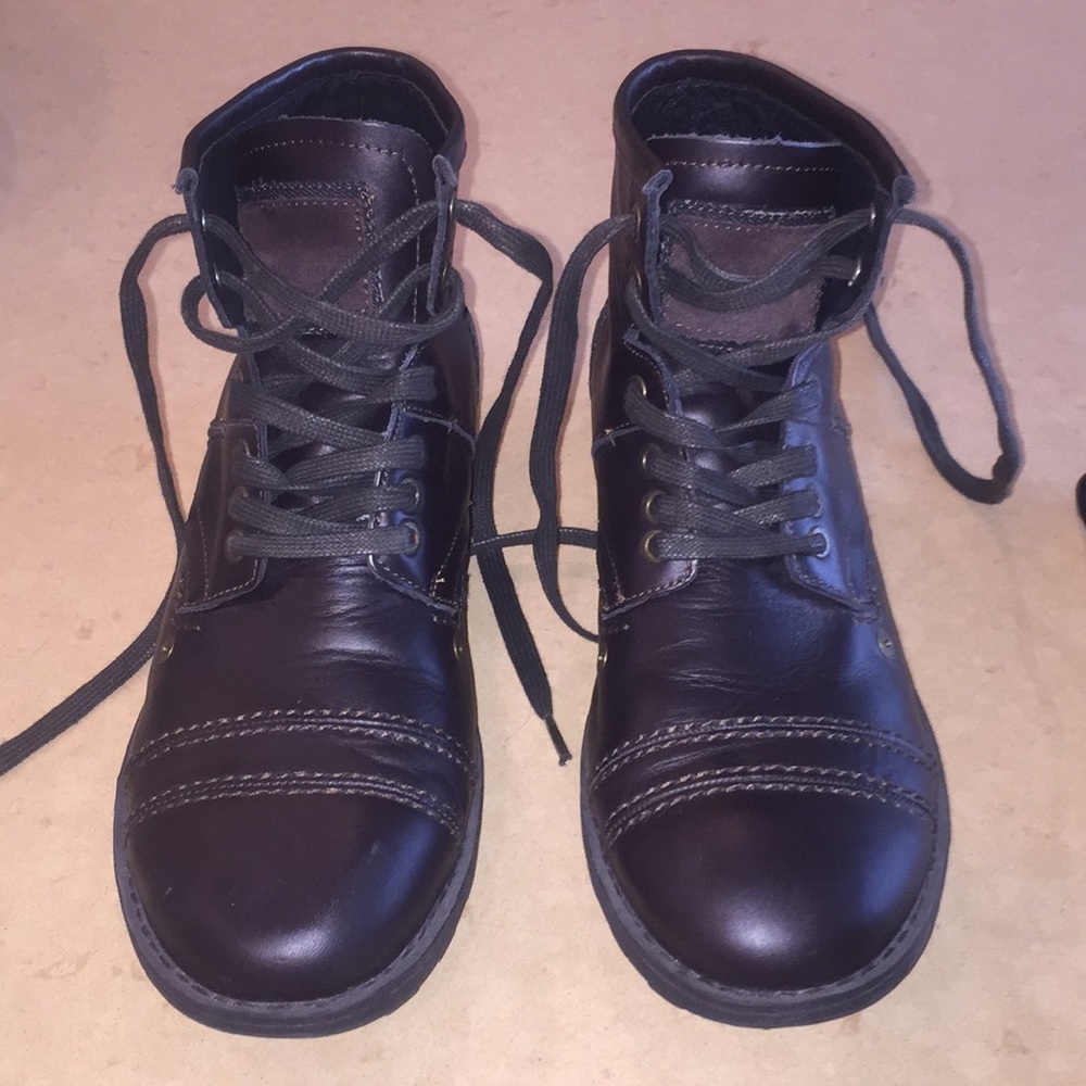 Men’s brown Levi’s leather boots good EUC